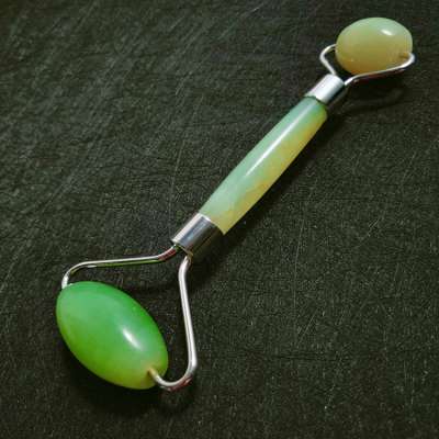 Best Sell Green Stone Facial Anti Aging Natural Double Head Xiuyan Jade Green Roller for Face